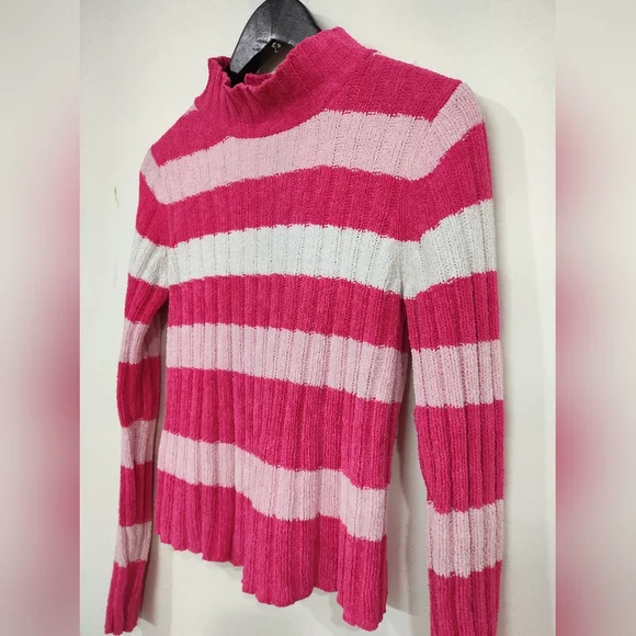 Pink Cozy Top 💗 - Picture 10 of 13